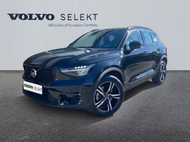 Voir le détail de l'offre de cette VOLVO XC40 B4 197ch Plus DCT 7 de 2022 en vente à partir de 429.04 €  / mois